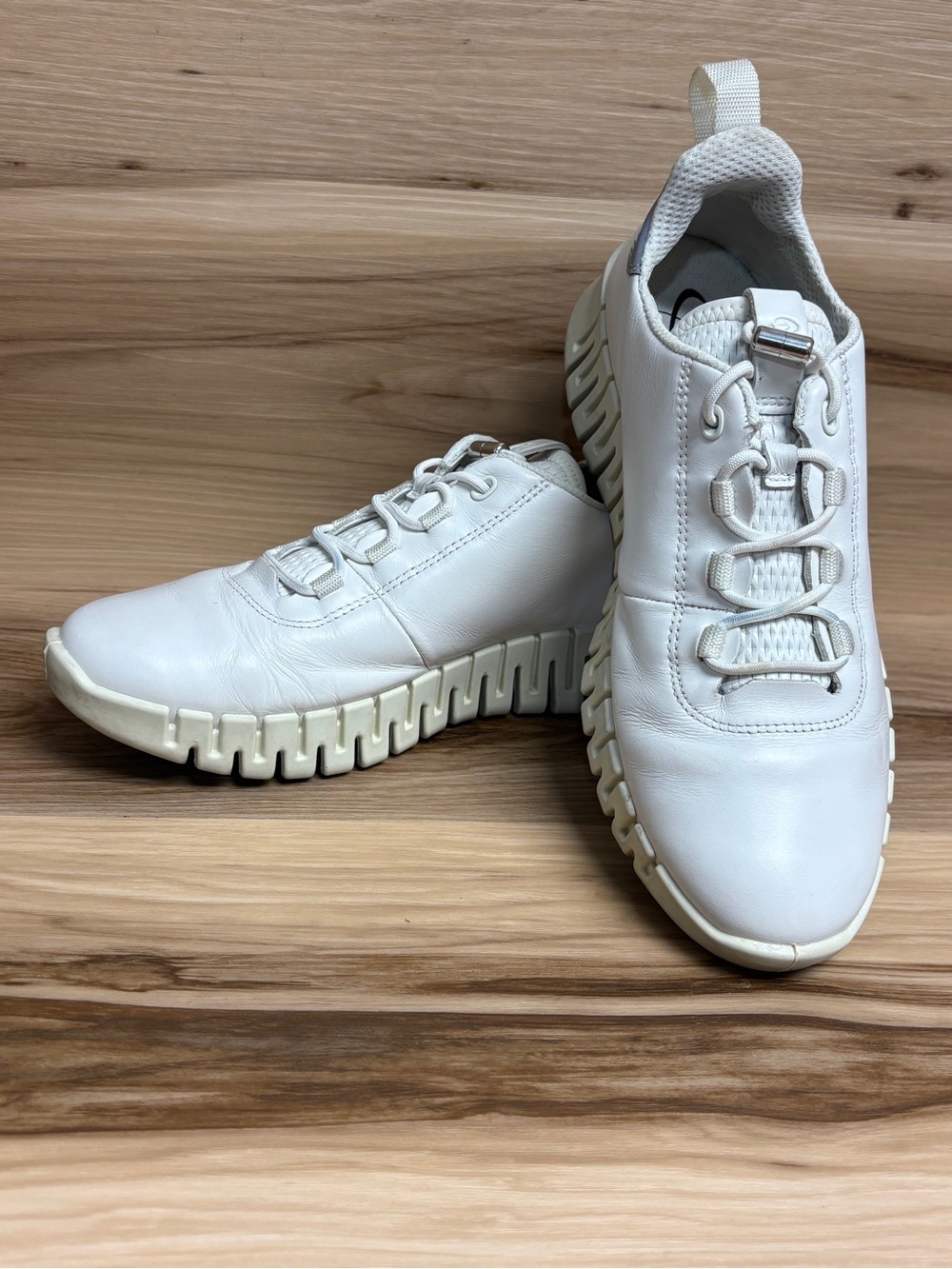 Ecco Women's Gruuv Sneaker in White Light Grey size 7–7.5